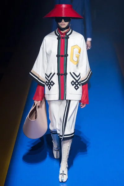 Look 43